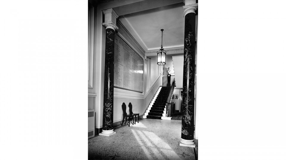 THE ROYAL AGRICULTURAL SOCIETY - entrance hall - belgrave square